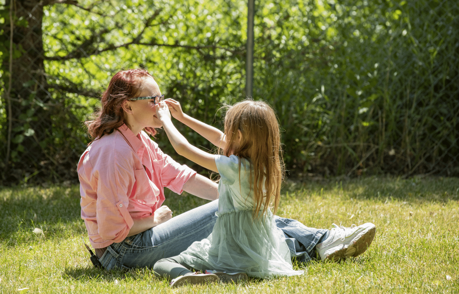 Supporting single moms in Wyoming with essential financial aid for a brighter future.